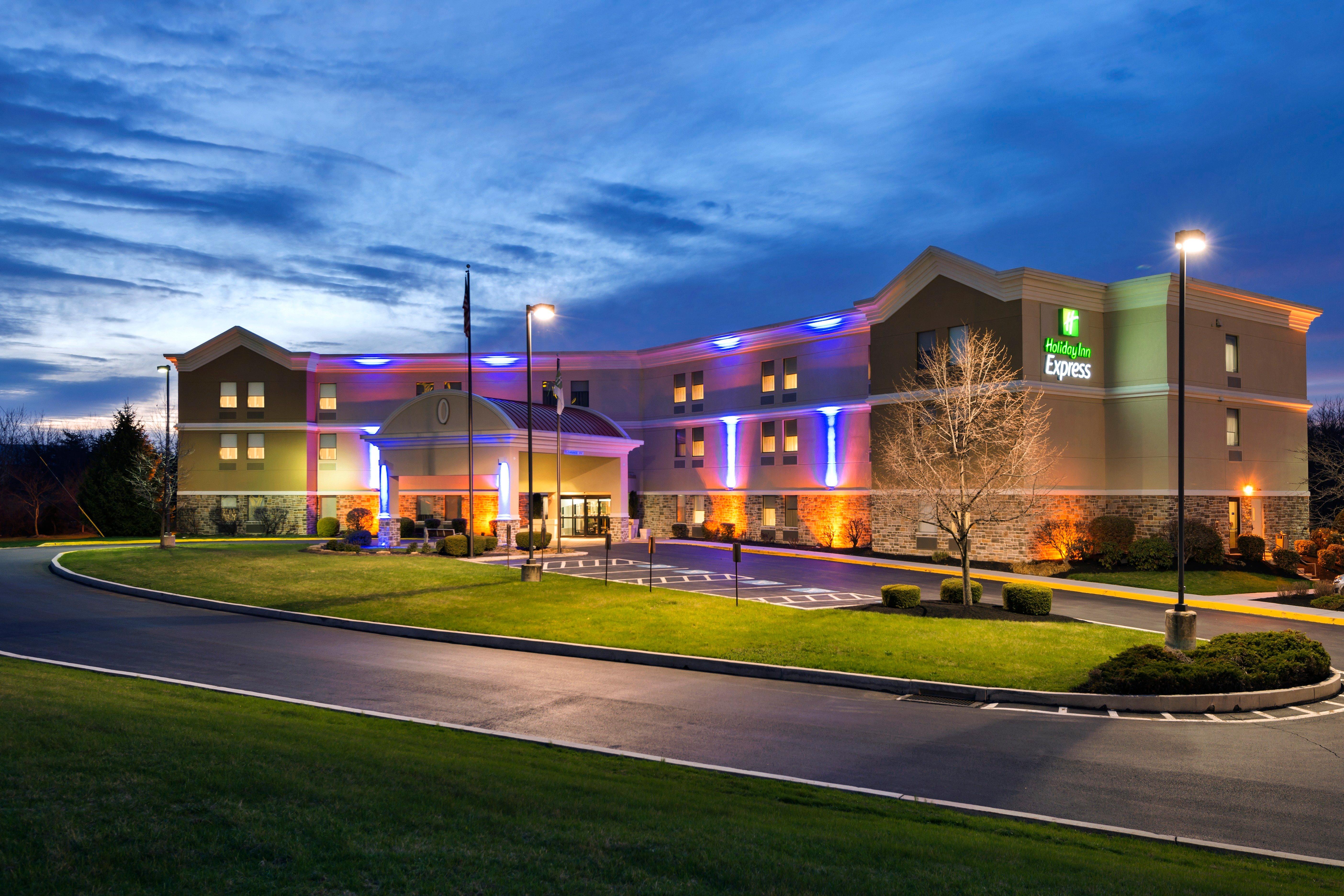 Holiday Inn Express Harrisburg I-81 - Hershey By Ihg Manadahill Bagian luar foto