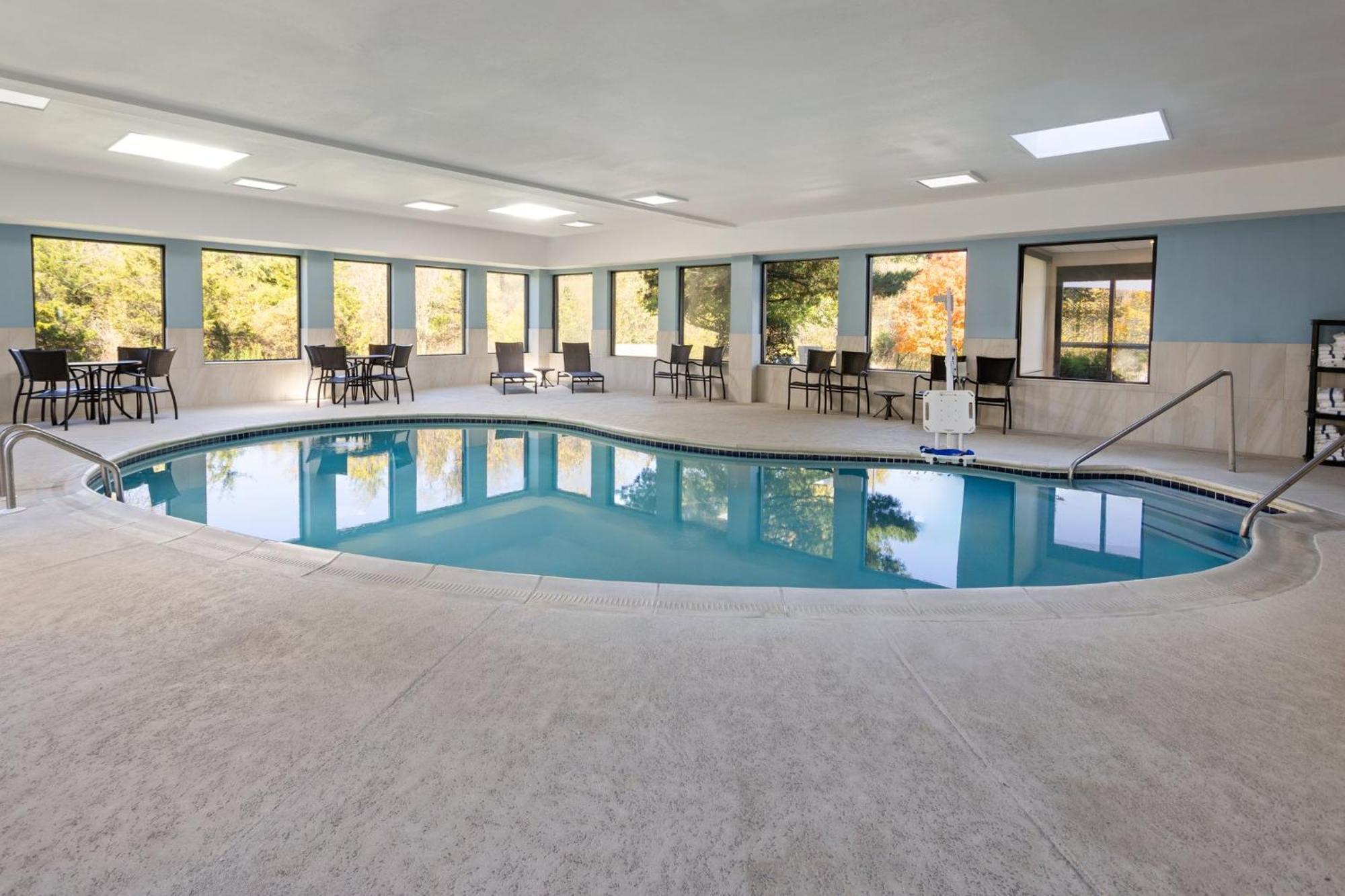 Holiday Inn Express Harrisburg I-81 - Hershey By Ihg Manadahill Bagian luar foto
