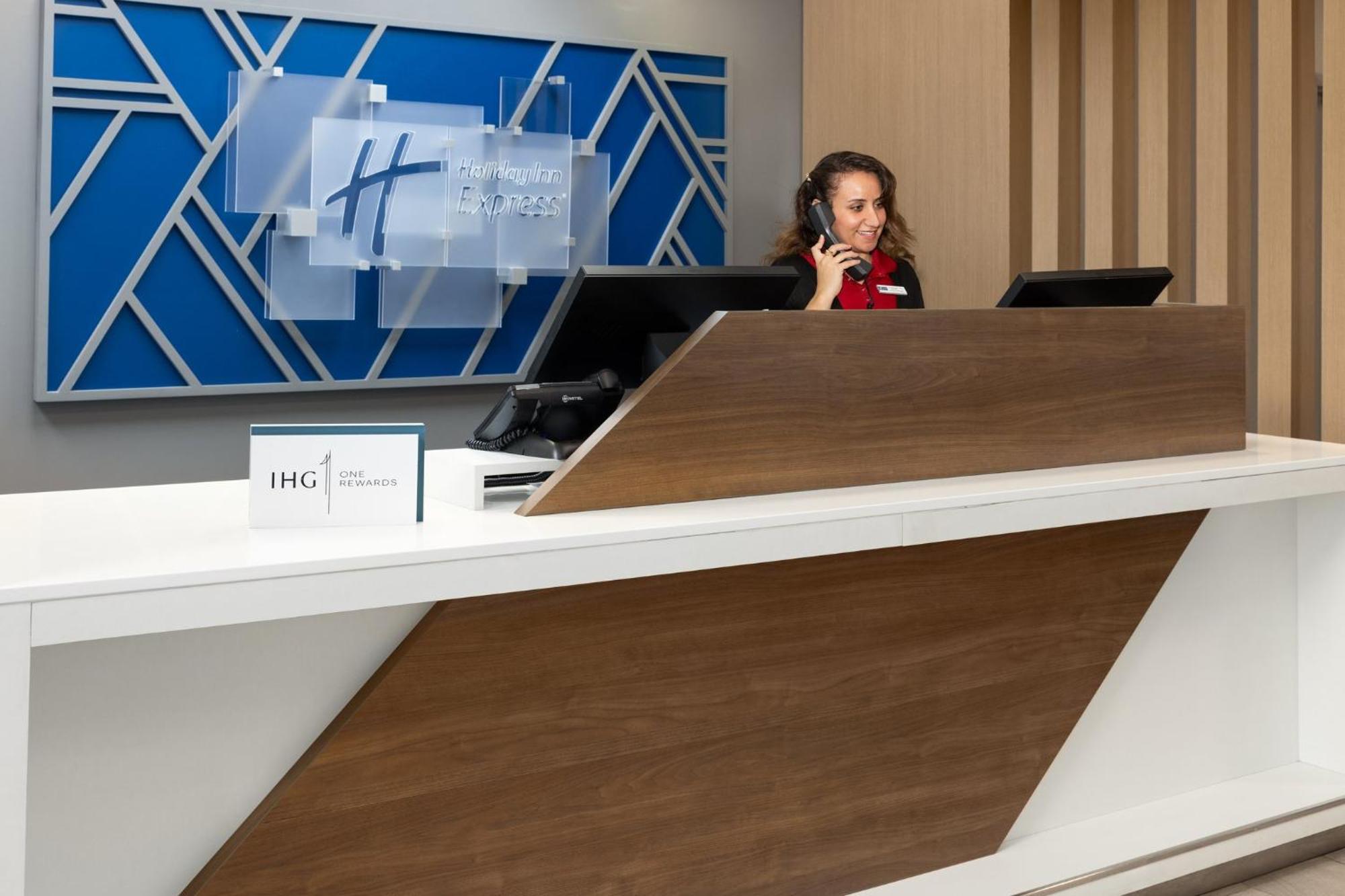 Holiday Inn Express Harrisburg I-81 - Hershey By Ihg Manadahill Bagian luar foto